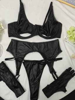 Sexy Lingerie Set 4-delig – Zwart Kunstleer met BH, Jarretelgordel, Slip & Beenbanden — thumbnail 4