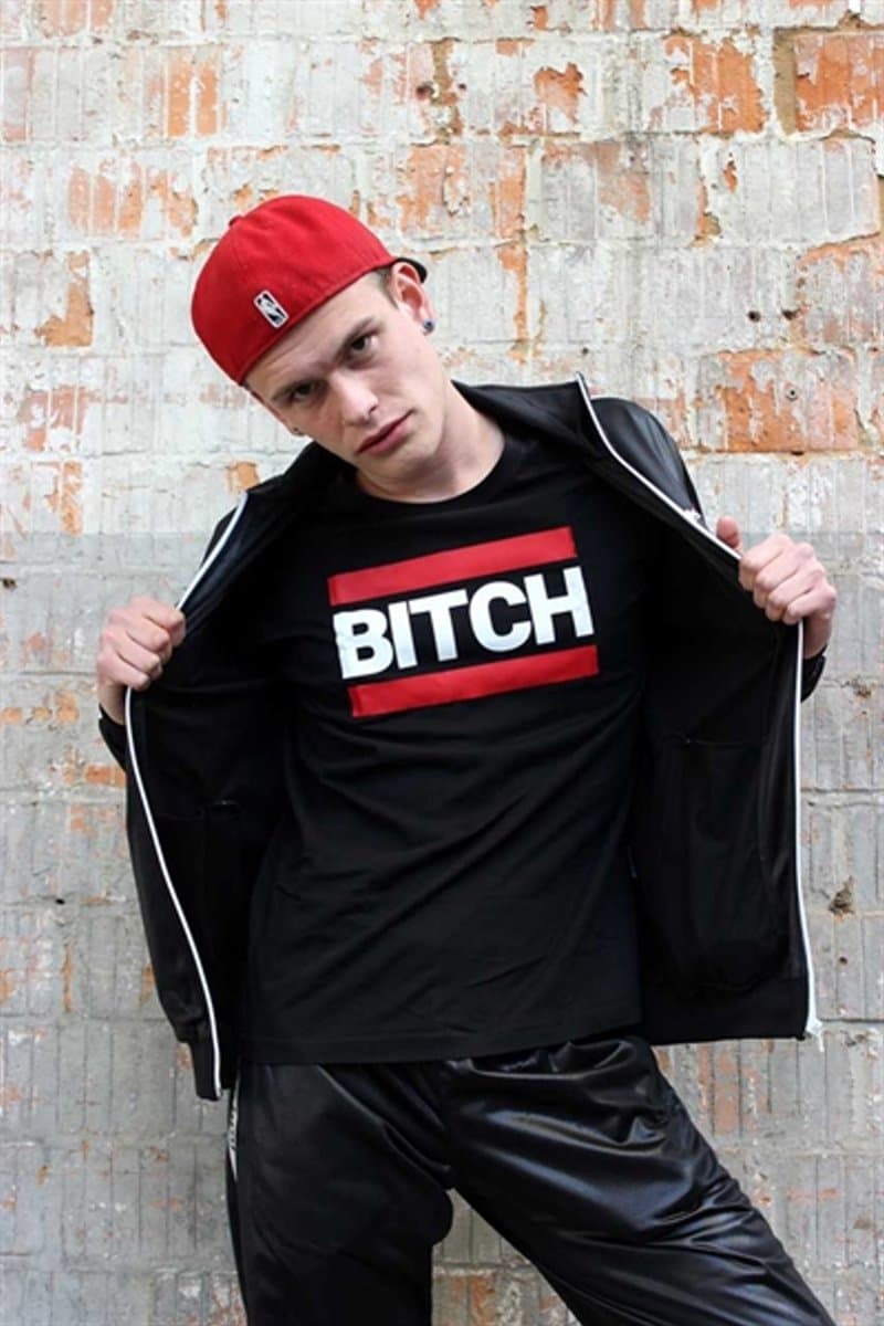 Sk8erboy bitch t-shirt 2xl — afbeelding 1