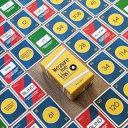 Measure Me This: Kaartspel over Mensen Vergelijken, 2-6 Spelers, 12+ — thumbnail 3