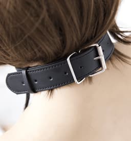 Adultshop - BDSM Collar met Tepelklemmen - Collar met Tepelklemmen en Zilveren Ketting | Zwart PU Leder Halsband | Verstelbaar 35-50cm — thumbnail 2