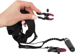 Bad Kitty – Spreid String met Schaamlip Klemmen en Vibratie Bullet voor Anaal of Vaginaal Gebruik – Zwart — thumbnail 4