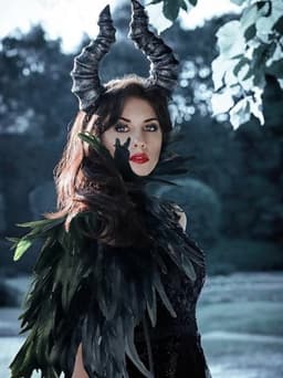 Zwarte Veren Stola Dames – Fetish Feather Cape – Lingerie Styling – Luxe Kinky Look – Statement Lingerie Accessoire – Erotisch Clubwear Styling – Boudoir, Kinky & Burlesque Events – Wasteland, B.I.T.C.H. – One Size – Dare to Undress — thumbnail 10