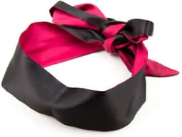 Nina’s Giftshop® Zijden Blinddoek BDSM – Erotische Blinddoek – Zwart & Bordeaux – Zachte Blinddoek voor Koppels – Seksspeeltje voor Volwassenen – Valentijn Cadeau – Cadeau voor Hem & Haar — thumbnail 5