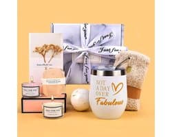 Sentimentele Geschenkset voor Vrouwen: Wijnbeker, Geurkaars en Warme Sokken
