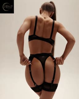 Sexy Lingerieset Dames – Sexy Lingerie – Erotische Lingerie Set – 4-delige Jarretelset – Zwart Satijn – Beugel BH – High Waist Lingerie – Boudoir Set – Chique – High End – Madam Hommard – Exclusief – Cadeau Set – Dare to Undress – XS, S, M, L, XL — thumbnail 4