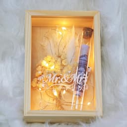 Premium geschenkdoos voor bruidspaar met natuurlijke materialen en led-lichtjes — thumbnail 3