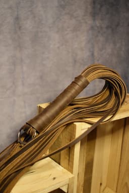 Flogger Hardtail - 24 tails – Echt Leder - BDSM – Seks zweep – Bondage – Sm zweep – 2 tinten bruin- Dominantie Sexspeeltjes voor Koppels - BDSM Sex Toys Vrouwen en Mannen — thumbnail 3