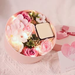 Zeepbloemen Cadeaubox - Aromatherapie Set - Romantisch Cadeau Geven - Met LED Verlichting - 16 x 16 x 8.2 cm — thumbnail 4