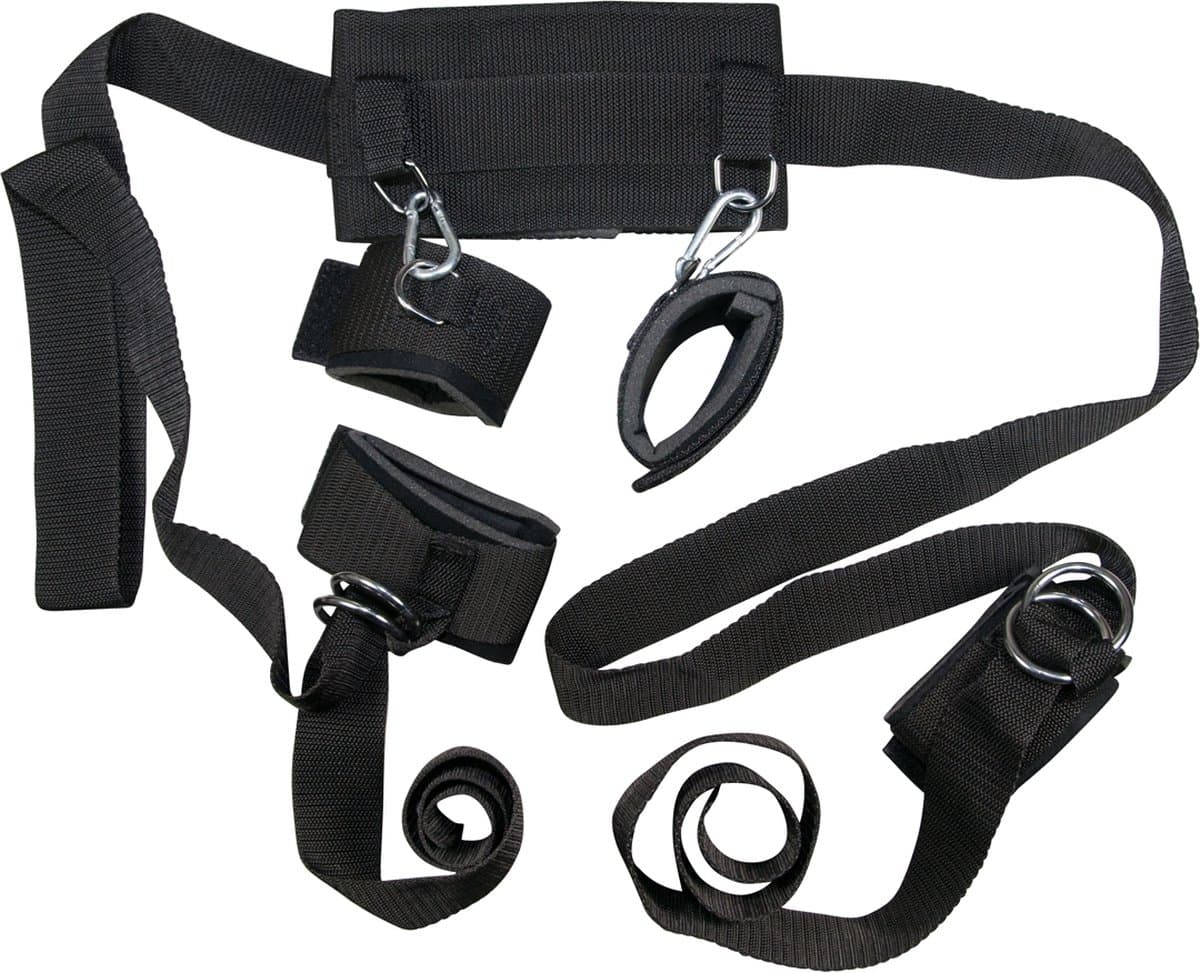 Bad Kitty – Complete Bondage Harnas Set met Pols en Enkel Boeien Gekoppeld met Halsband – Zwart — afbeelding 1