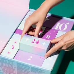 Erotische adventskalender voor volwassenen en koppels - Enjoy - Lovehoney x Womanizer - 24 ondeugende verrassingen - Womanizer Starlet 3-stimulator, massageolie, sexy accessoires - seksspeeltjes voor haar en voor koppels - ondeugend kerstcadeau — thumbnail 5