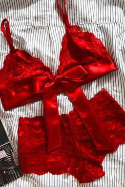 La Nuita Rode Kanten Bh Set Dames - Bralette met Grote Satijnen Strik en Korte Slip - Tweedelige Lingerie Set (S t/m XL) — thumbnail 8