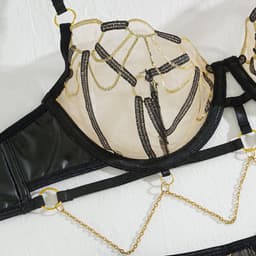 Luxe Lingerieset Dames – Lingerie Erotisch – Sexy Lingerie – 4-delige set – Zwart – Lingerie Setje – Verleidelijke BH met Jarretels & Hoge Taille String – Sexy Lingerie – Chique – Luxe –Boudoir Look – Kinky – Erotisch – Dare to Undress –Maat XS, S, M — thumbnail 6