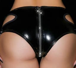 BamBella® Slip Onderbroek - Onesize - Erotische Sexy SM BDSM Lingerie Danes - Zwart ondergoed Datex mix latex en stof wetlook met rits open kruis — thumbnail 3