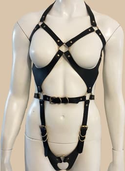Sensual Minded PU leren full body harnas "Whitney" voor vrouwen // Kinky & sexy BDSM club wear // Zwart & champagne goud — thumbnail 2