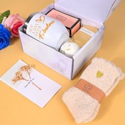 Sentimentele Geschenkset voor Vrouwen: Wijnbeker, Geurkaars en Warme Sokken — thumbnail 3