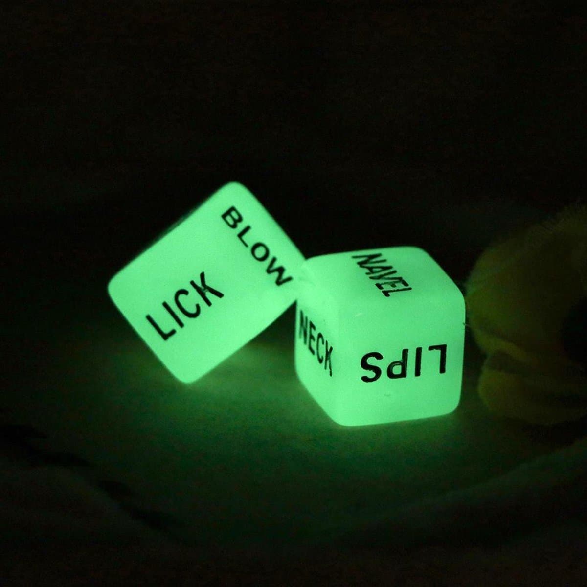 Erotische dobbelstenen - Glow in the Dark - 2 dobbelstenen - Voorspel - Seks - Sex - Relatie - Spannend - Kamasutra-  Erotisch - Erotiek - Dobbelsteen — afbeelding 1