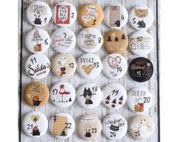 Adventskalender cijfers buttons reversspeldjes voor het versieren van adventskalenders met cijfers van 1 - 25 ideaal voor stoffen zakjes, zakjes en zakjes (white black cat)
