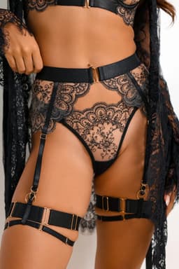 Luxe Lingerieset Dames – Lingerie Erotisch – Sexy Lingerie – 4-delige set – Zwart Kant – Lingerie Setje – Verleidelijke BH met Jarretels & Hoge Taille String – Sexy Lingerie – Chique – Luxe –Boudoir Look – Kinky – Erotisch – Maat XS/S, M, L, XL — thumbnail 8