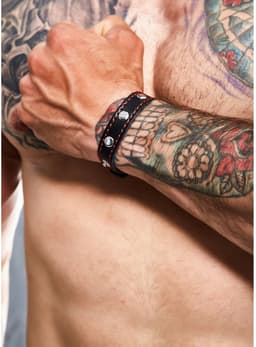 Cut4Men - 2-in-1 Armband & Ballstretcher - PU-Leer - Zwart/Rood — thumbnail 5