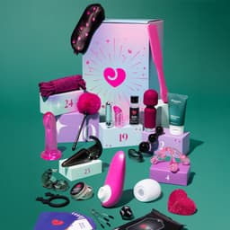 Erotische adventskalender voor volwassenen en koppels - Enjoy - Lovehoney x Womanizer - 24 ondeugende verrassingen - Womanizer Starlet 3-stimulator, massageolie, sexy accessoires - seksspeeltjes voor haar en voor koppels - ondeugend kerstcadeau — thumbnail 1