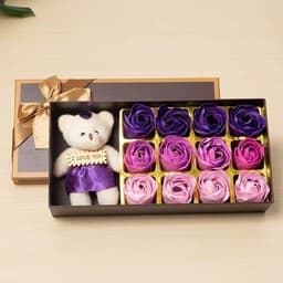 Geschenkset Rozenblaadjes Teddybeer en Zeepbloemen - Romantisch Cadeau voor Valentijnsdag en Jubileum (Paars) — thumbnail 2