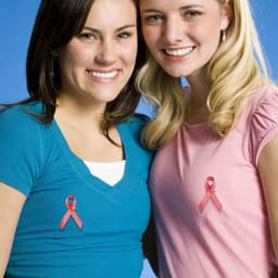 50 stuks rode satijnen bewustzijnslinten met veiligheidsspelden voor de strijd tegen aids en hiv, 3,6 x 7,6 cm, bewustzijnslint reversspeldjes voor wereldaidsdag lint toenemende aandacht en verzorging — thumbnail 4