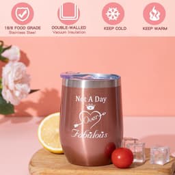 Unieke Verjaardagscadeaus Set voor Vrouwen - Geschenken Mand Ideeën en Wijn Tuimelaar Set — thumbnail 2