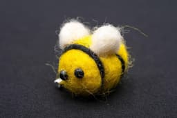 Bee Vilt Broche Pin Vilted Handgemaakte Wesp Hommel - Handgemaakte Mode-sieraden I Pin Button Pins, 25mm, Vilt, niet bekend — thumbnail 4