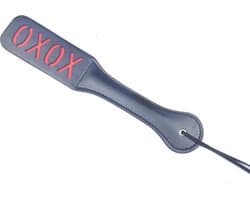 Spanking Paddle XOXO - SM attribuut - Hoogwaardig kwaliteit - Voor volwassenen - Zwart - Kunststof - Spannend voor koppels - Sex speeltjes - Sex toys - Makkelijk in gebruik - Erotiek - Bondage - Sexspelletjes voor mannen en vrouwen