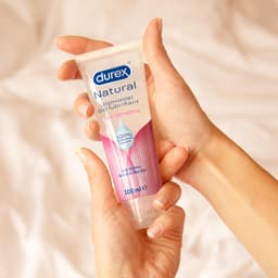 Durex - 2 Glijmiddelen - Voor Comfort En Genot - Waterbasis - Natural Extra Sensitive 100% natuurlijk 100ml - Massage olie en Glijmiddel Aloe Vera 2/1 200ml - Voordeelverpakking — thumbnail 5