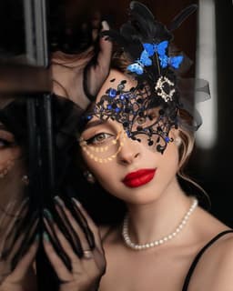 Vrouwen Venetiaans Feestmasker met Veren in Blauw voor Carnaval en Gala - Elegante Kostuumaccessoires voor Prom en Maskerade — thumbnail 5