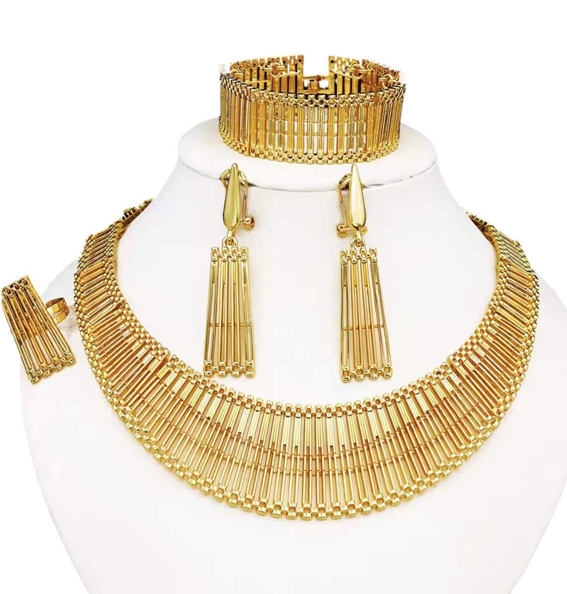 Elegante luxe sieraden set goudkleurig - Ketting - Oorbellen - Armband - Ring — afbeelding 1