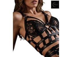 Sexy Lingerieset – Complete Bondageset – Inclusief Masker, Handboeien & Harnas Body – Zwart – Verstelbaar – BDSM – Fetish Lingerie – PU Leer – B.I.T.C.H. – Wasteland – Sexy Lingerie – Kinky Lingerie – Erotische Lingerie – Dare to Undress – One Size