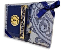 Islamitische cadeau set - Gebedsbenodigdheden - Religieus geschenk - Luxe geborduurde mat - 120x70 cm - Divers