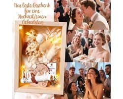 Romantisch geldcadeau met eeuwige bloemen en houten doos voor hem en haar