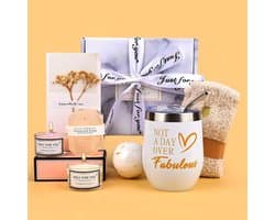 Sentimentele Geschenkset voor Vrouwen: Wijnbeker, Geurkaars en Warme Sokken