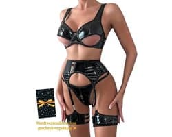 Kinky Lingerie Set Dames – Zwart Lak Lingeriesetje met Jarretels – Sexy PU Wetlook Lingerie – BDSM – Open Cup BH & Hoge Taille Slip – Kinky – Clubwear – Fetish – Erotische Lingerie – Maat XS/S, M, L
