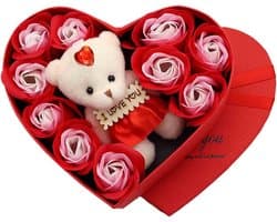 Luxe Cadeauset - Kunstrozen en Beer - Cadeau Geven - Set van 10 Rozen - 17 x 16 cm - Roze